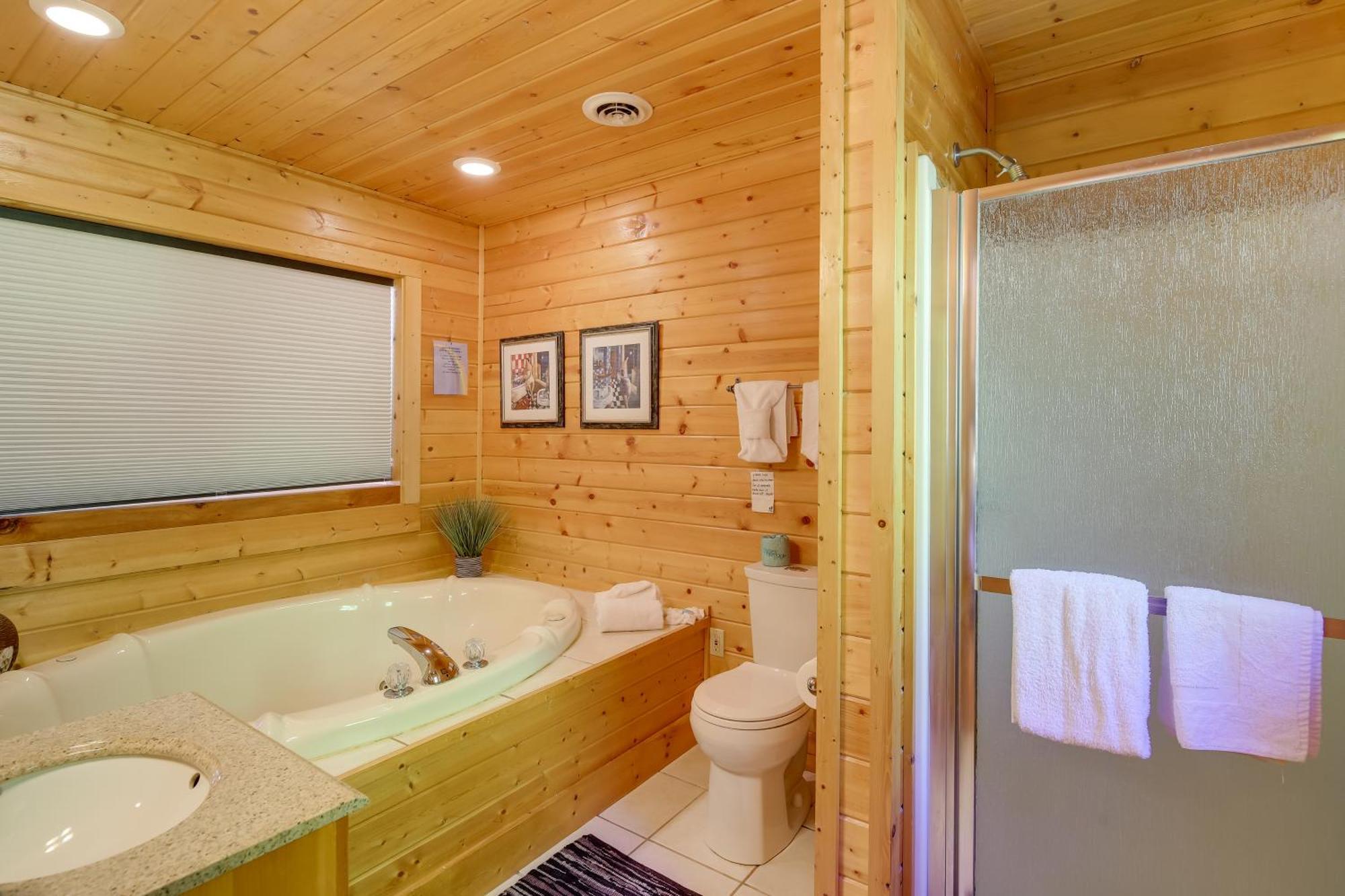 Secluded And Wooded Wears Valley Cabin With Fire Pit! Sevierville Eksteriør billede