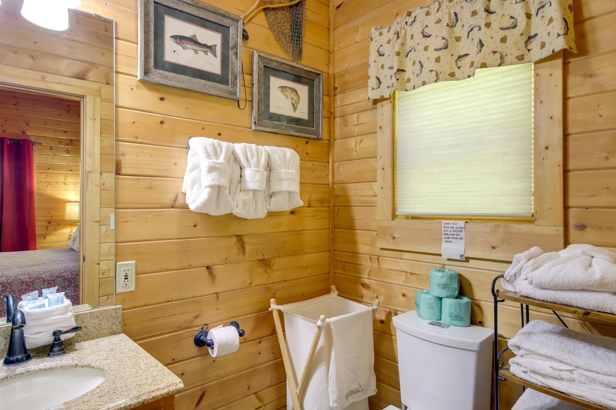 Secluded And Wooded Wears Valley Cabin With Fire Pit! Sevierville Eksteriør billede