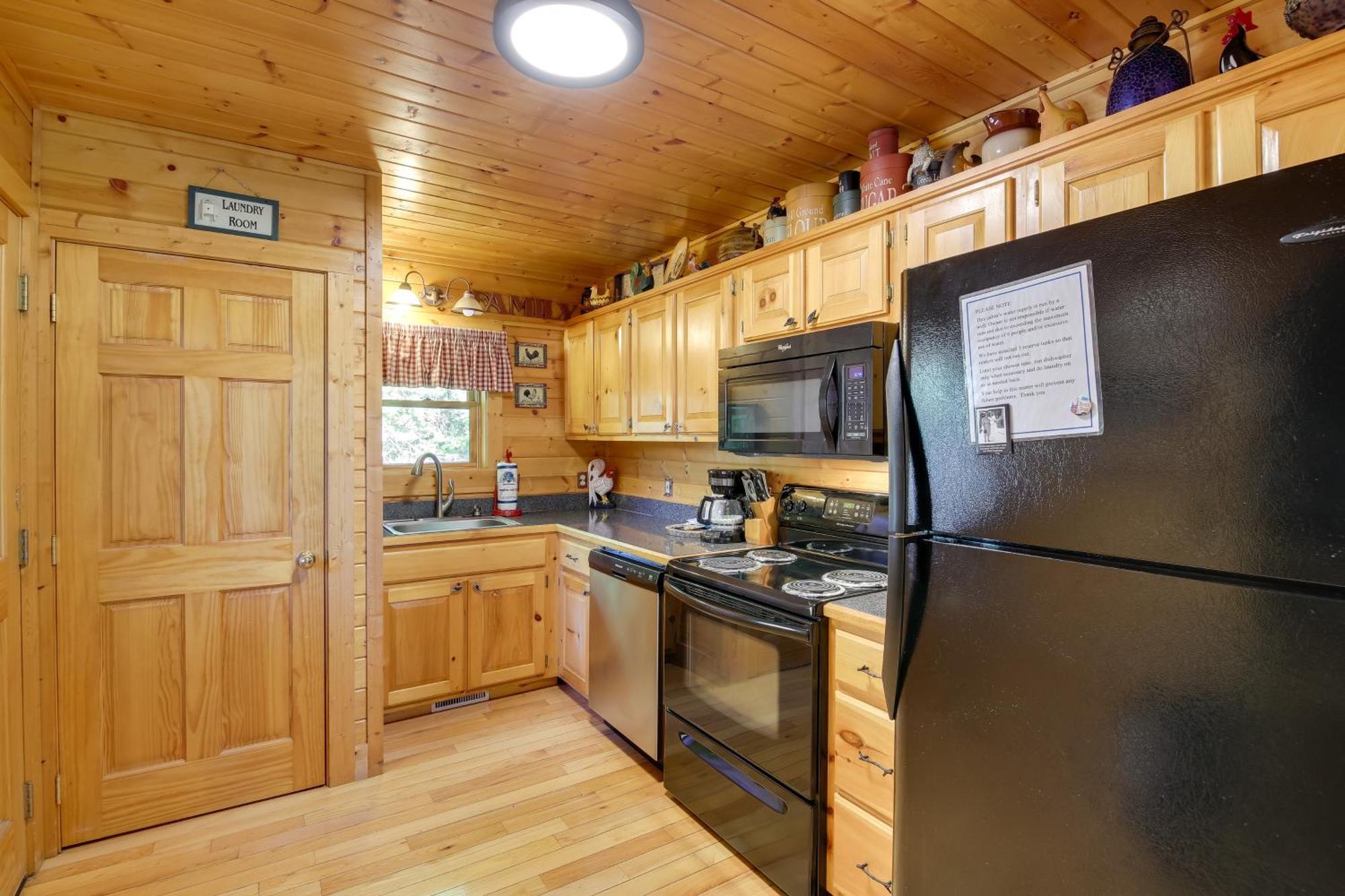 Secluded And Wooded Wears Valley Cabin With Fire Pit! Sevierville Eksteriør billede