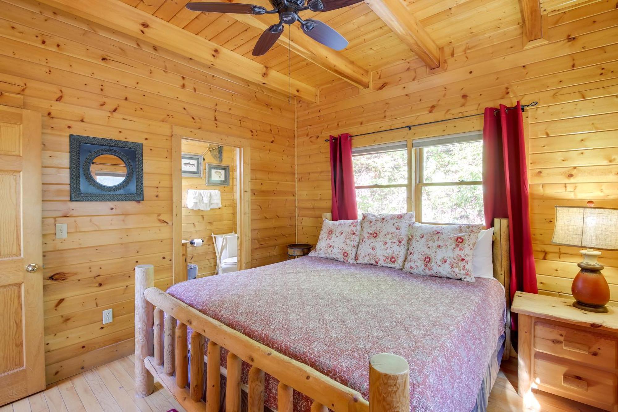 Secluded And Wooded Wears Valley Cabin With Fire Pit! Sevierville Eksteriør billede