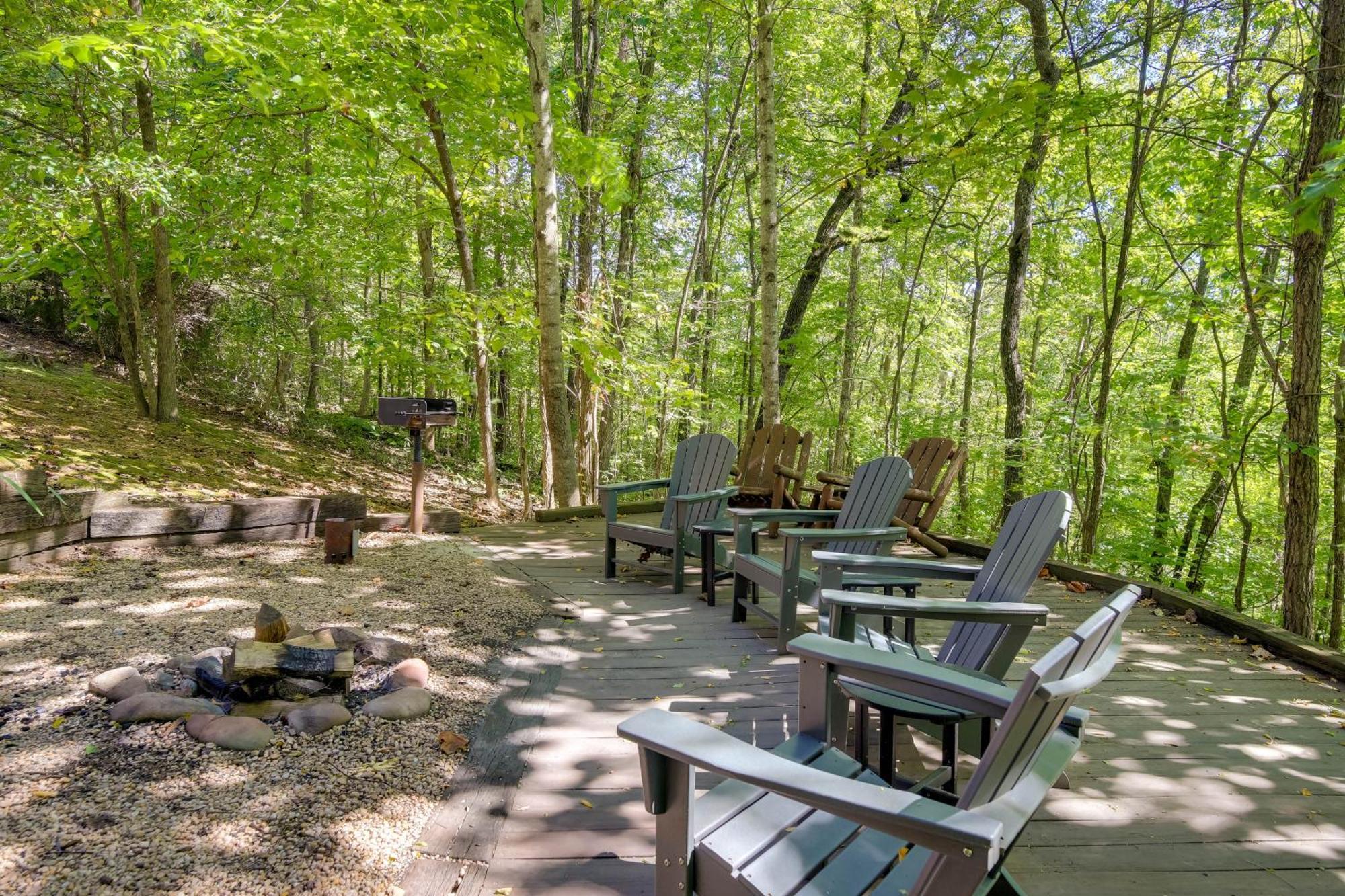 Secluded And Wooded Wears Valley Cabin With Fire Pit! Sevierville Eksteriør billede