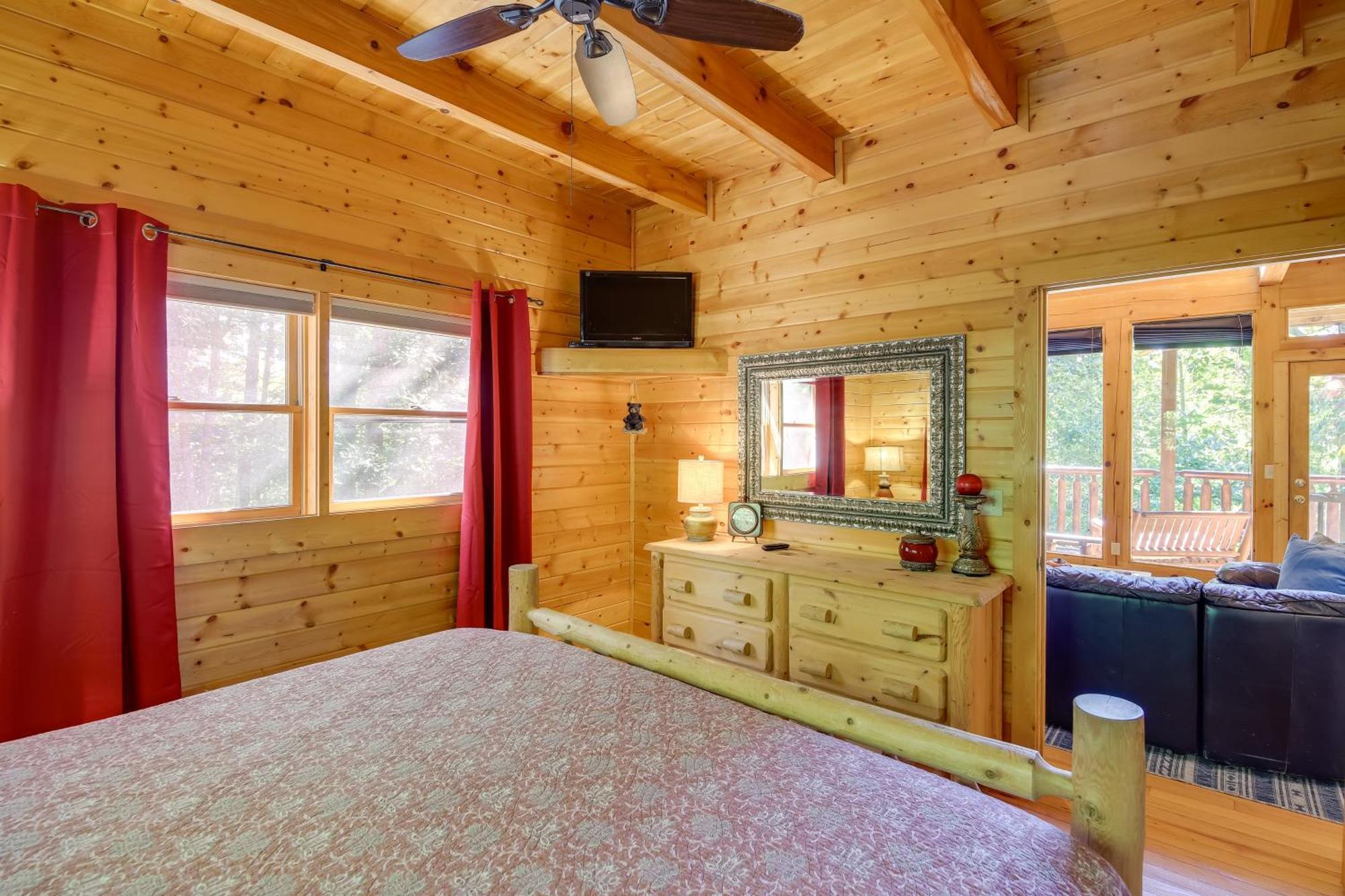 Secluded And Wooded Wears Valley Cabin With Fire Pit! Sevierville Eksteriør billede