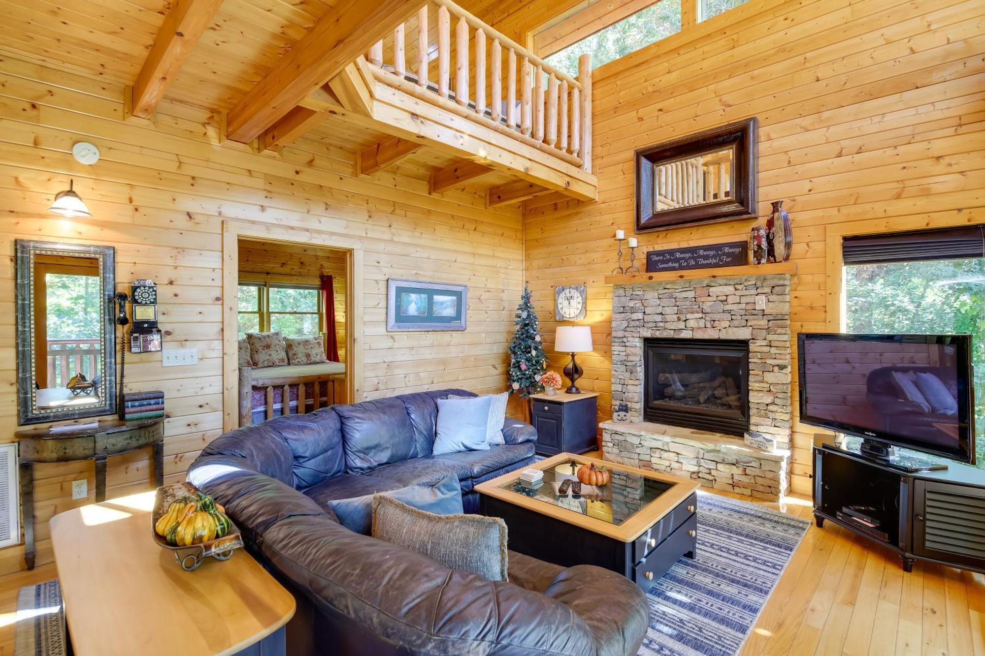 Secluded And Wooded Wears Valley Cabin With Fire Pit! Sevierville Eksteriør billede