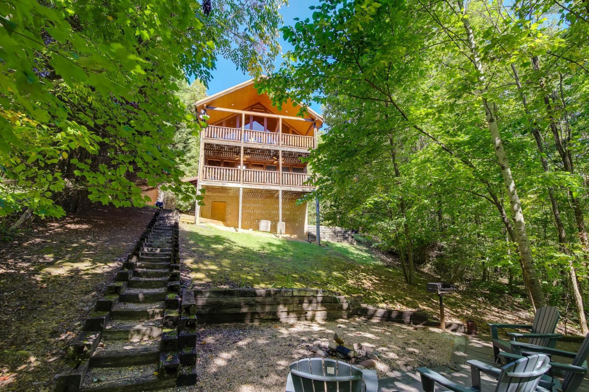 Secluded And Wooded Wears Valley Cabin With Fire Pit! Sevierville Eksteriør billede